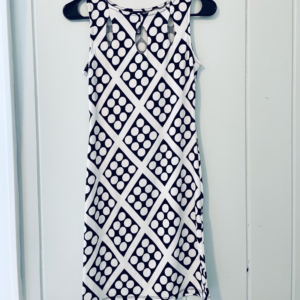 MT Collection Geometric/Dot Fitted Dress / Small
